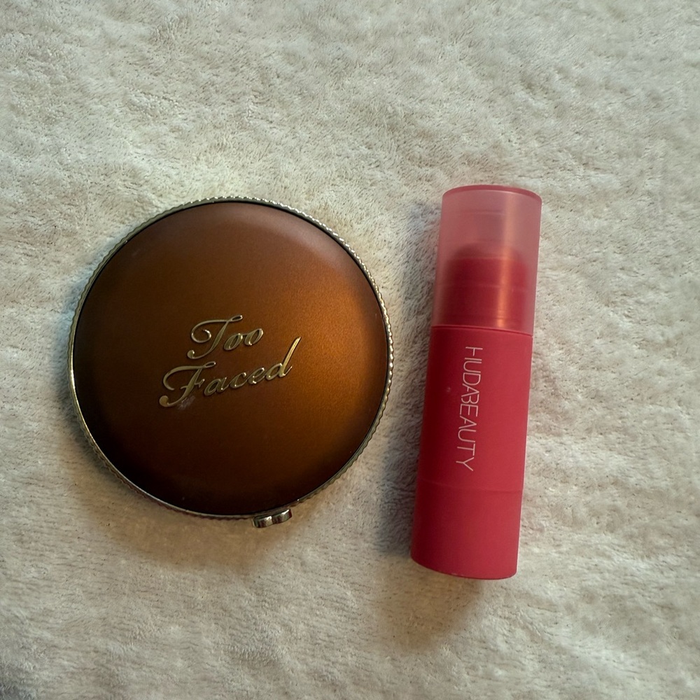 Makeup bundle too faced chocolate soleil bronzer and huda proud pink cream blush